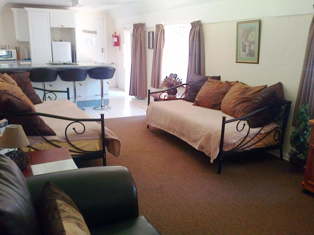 Pine Tree Lodge Midrand Phòng bức ảnh